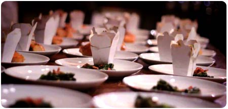 Maui catering plated dinner service image.