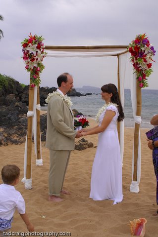 Chuppah Wedding Arche Image at Maui Hawaii Weddings are beautiful